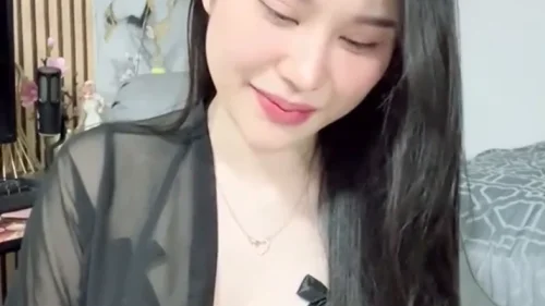 คลิปหลุดไทย น้องเอิร์น สาวไทยนมใหญ่เด้งในคอนโด โชว์โซโล่แย่หีด้วยเซ็กส์ทอย ร้องครางเสียวฟิน นมสั่นดึ๋งตามจังหวะเย็ดจนน้ำแตกกระจายเต็มที่นอน