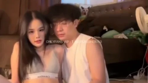 คลิปหลุด Onlyfans tanhttp สาวไทยน่ารักผิวขาวหุ่นดีนมใหญ่หีสวย ถูกแฟนจับเบ็ดหีจนน้ำเงี่ยนในห้องนอน แล้วอมควยสดจูบปาก ก่อนเย็ดท่าหมาครางเสียวดังลั่น