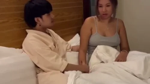 น้องเปียผิวแทนนมใหญ่ยั่วเย็ด คลิปหลุดทางบ้าน พี่โอเว่นนัดเย็ดในโรงแรม ดูดควยซอยหีถ่ายคลิปครางเสียว