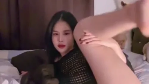 Onlyfans mwchu น้องไทยน่ารักนอนห้องนอนใช้นิ้วแทงหีตัวเองเสียวจัดครางดังลั่นจนน้ำแตก